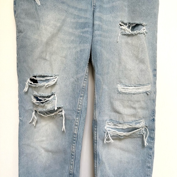 H&M Distressed Boyfriend Jeans Light Blue Cropped - Picture 5 of 9